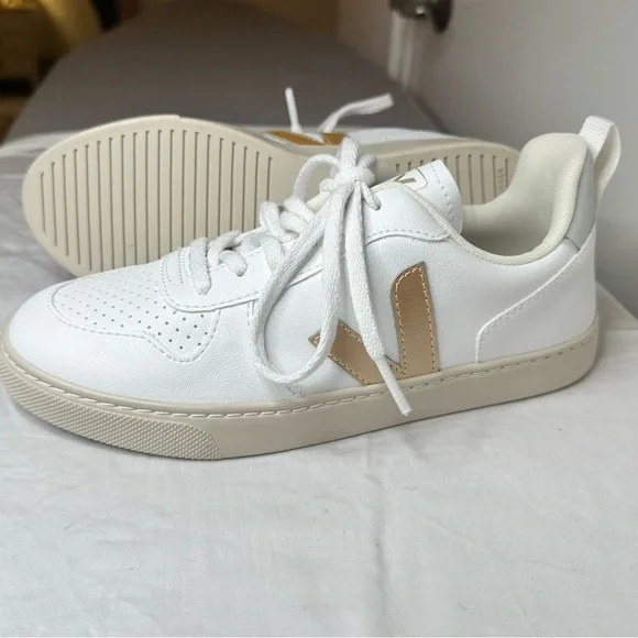 NWOT Veja V-10 CWL Sneakers White Platine Gold Silver Leather Lace Up Chrome 5 - Picture 6 of 10